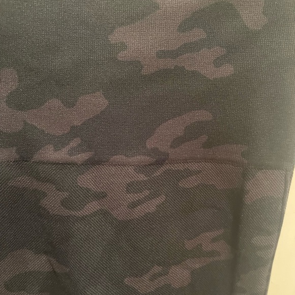 SPANX Look At Me Now High Waisted Camo Leggings Seamless Small - Picture 3 of 4